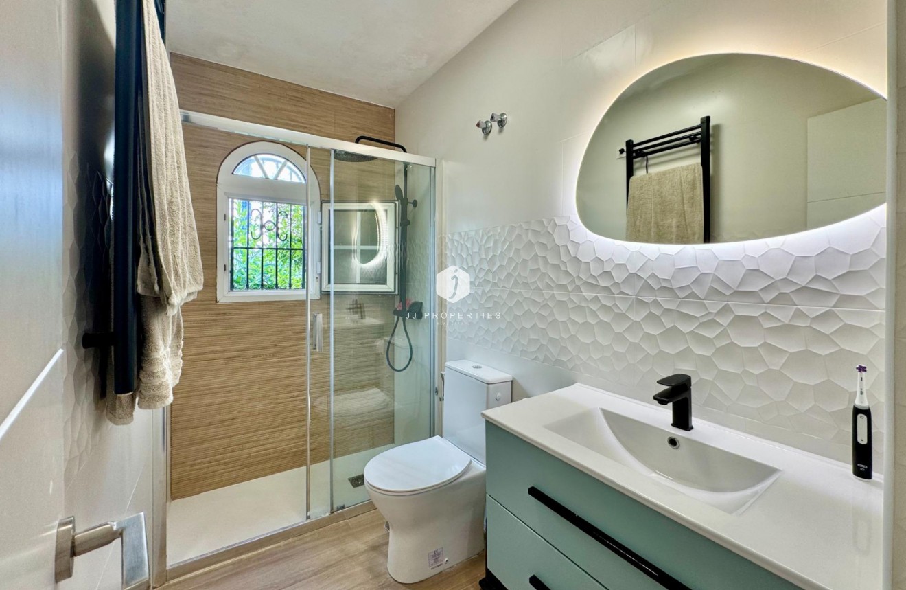 Aus zweiter Hand - Bungalow -
Orihuela Costa - Villamartín-las Filipinas