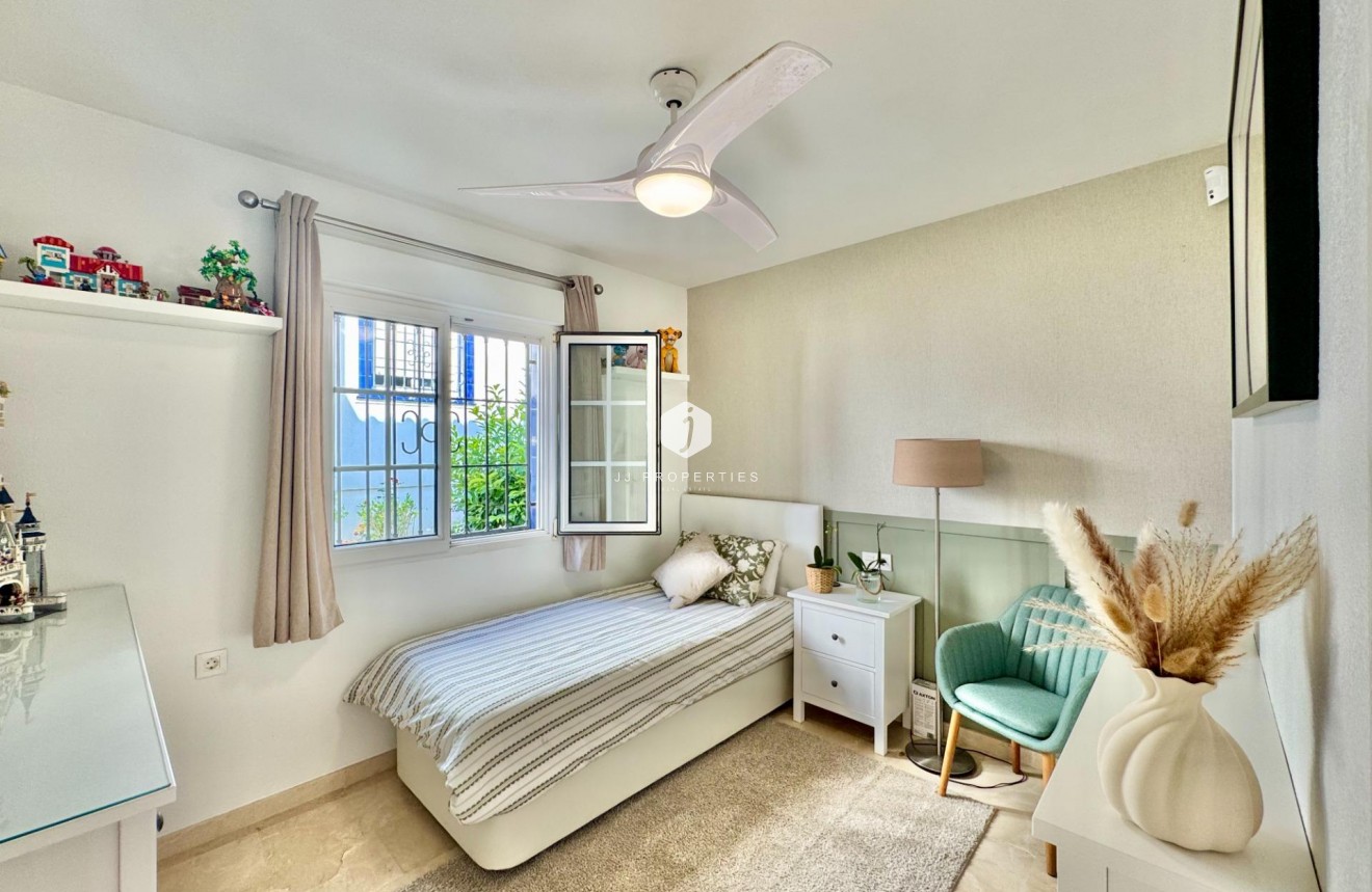 Aus zweiter Hand - Bungalow -
Orihuela Costa - Villamartín-las Filipinas