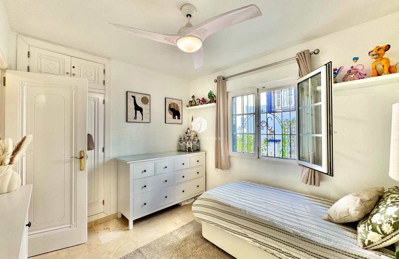 Aus zweiter Hand - Bungalow -
Orihuela Costa - Villamartín-las Filipinas