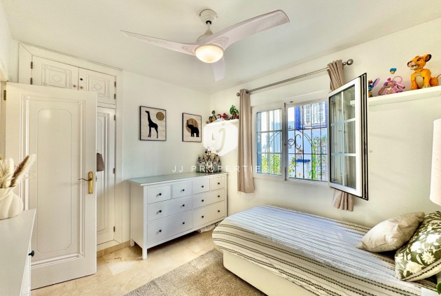 Aus zweiter Hand - Bungalow -
Orihuela Costa - Villamartín-las Filipinas