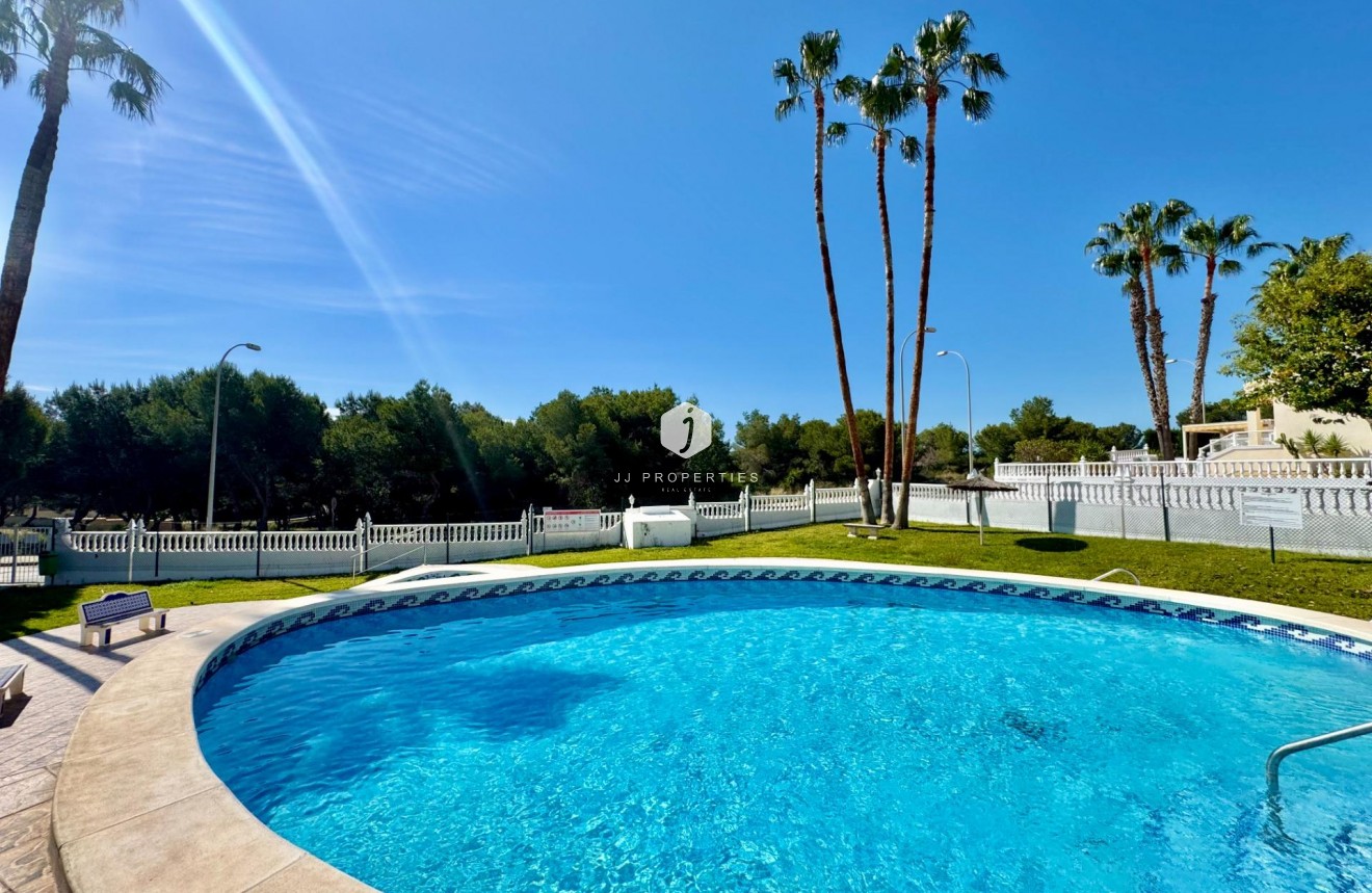 Aus zweiter Hand - Bungalow -
Orihuela Costa - Villamartín-las Filipinas