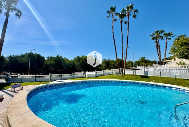Aus zweiter Hand - Bungalow -
Orihuela Costa - Villamartín-las Filipinas