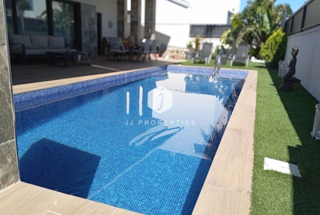 D'occasion - Villa -
Daya Nueva - Costa Blanca