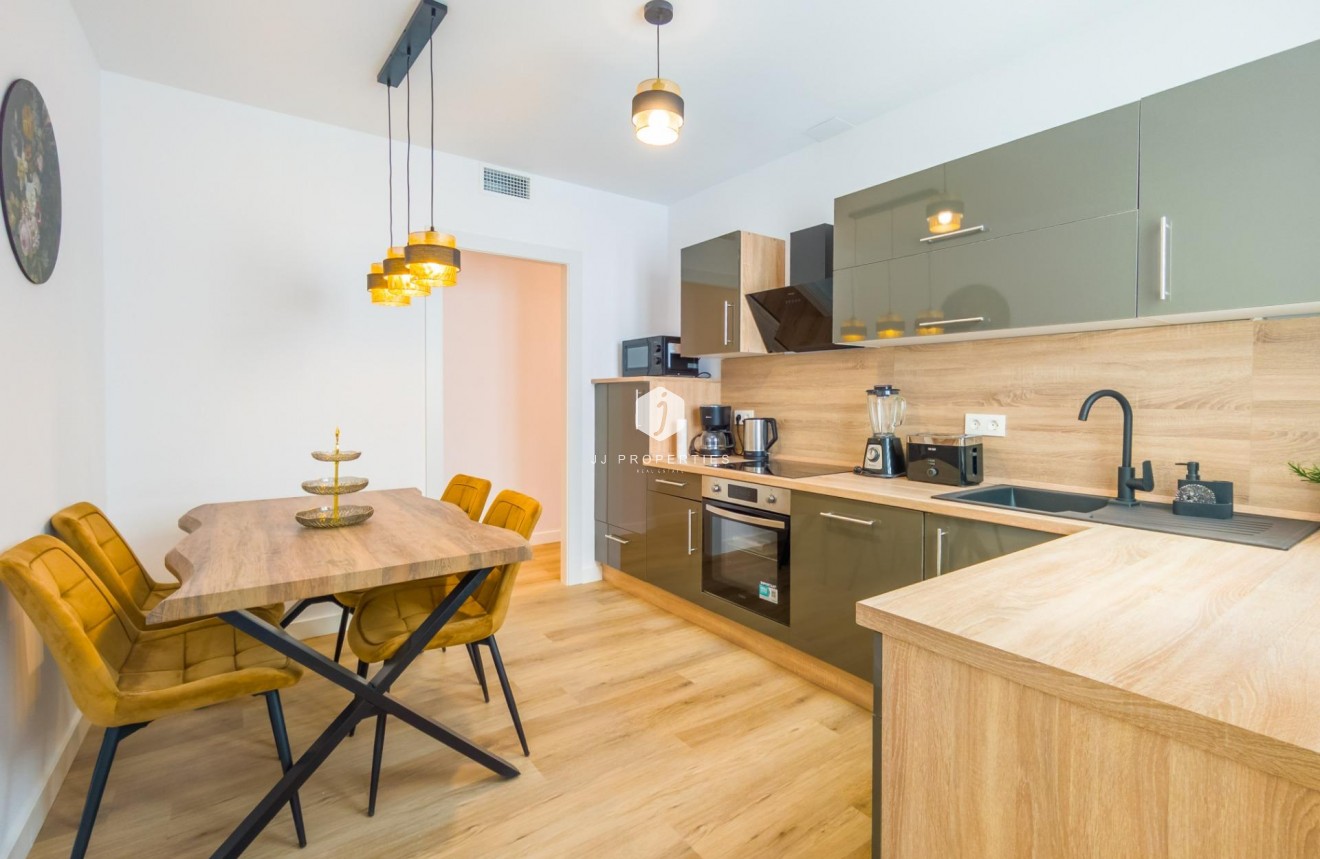 D'occasion - Appartement -
Torrevieja - Playa del Cura