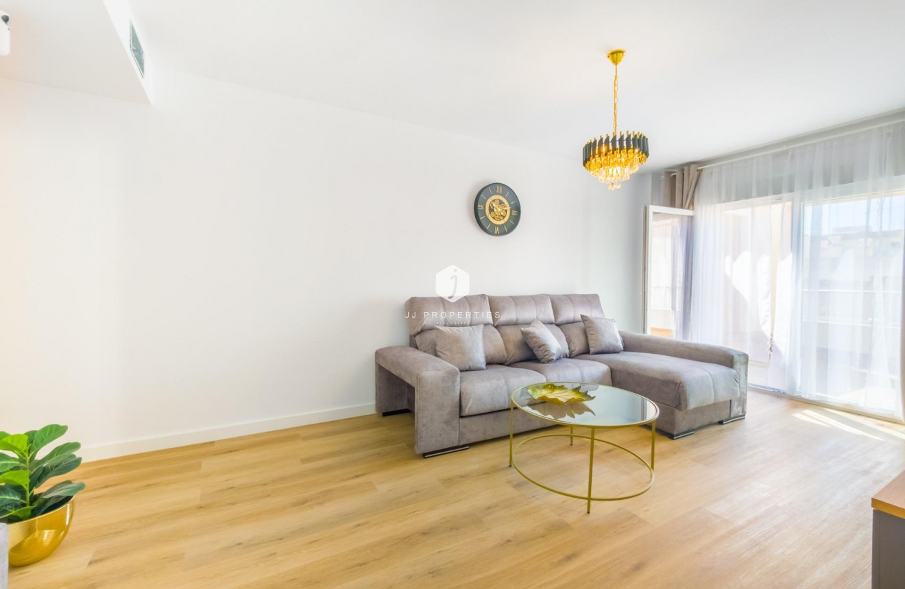 D'occasion - Appartement -
Torrevieja - Playa del Cura