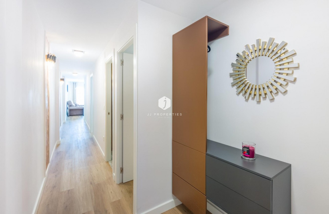 D'occasion - Appartement -
Torrevieja - Playa del Cura