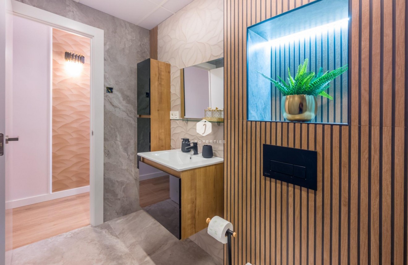 D'occasion - Appartement -
Torrevieja - Playa del Cura