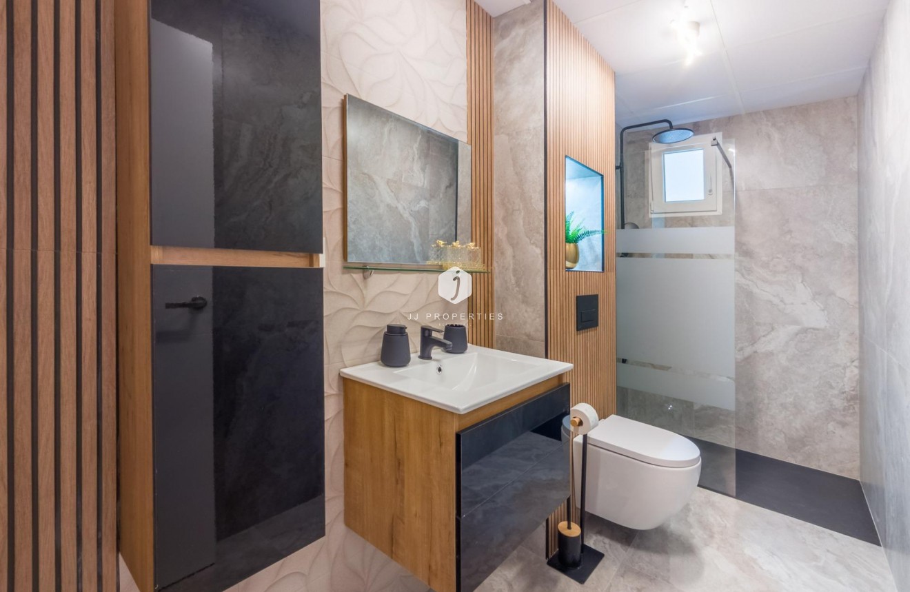 D'occasion - Appartement -
Torrevieja - Playa del Cura