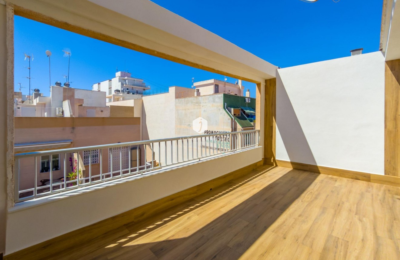 D'occasion - Appartement -
Torrevieja - Playa del Cura