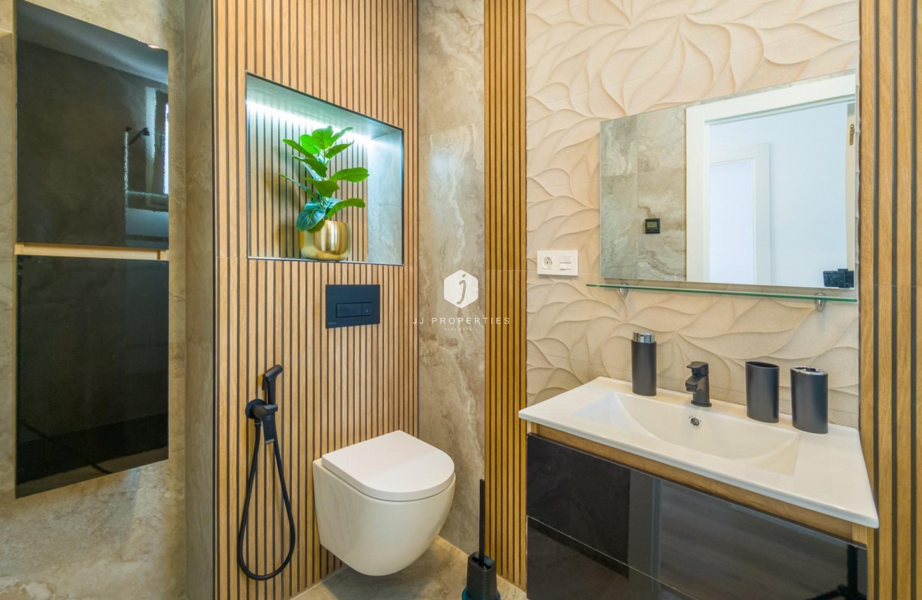D'occasion - Appartement -
Torrevieja - Playa del Cura