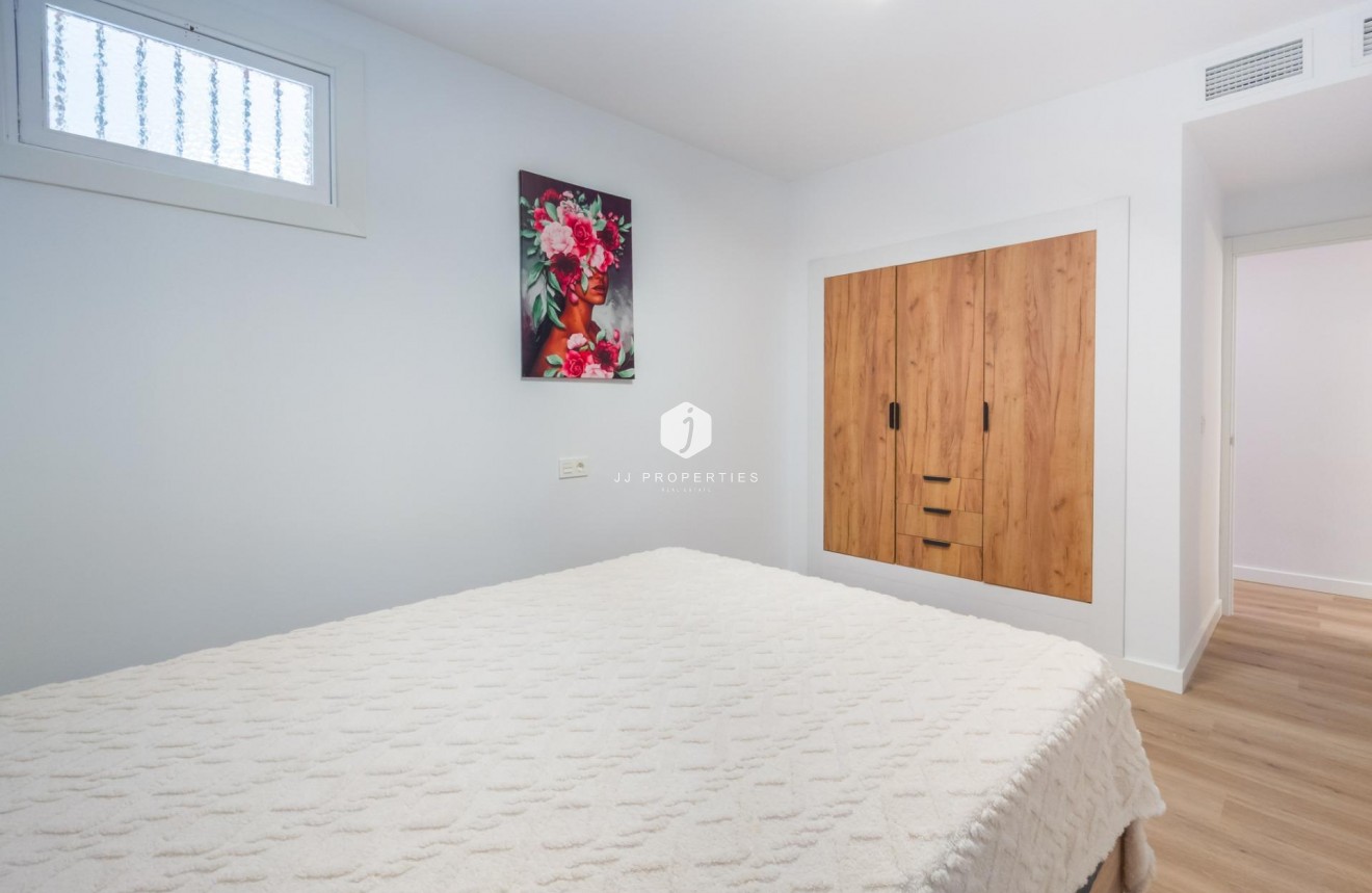 D'occasion - Appartement -
Torrevieja - Playa del Cura