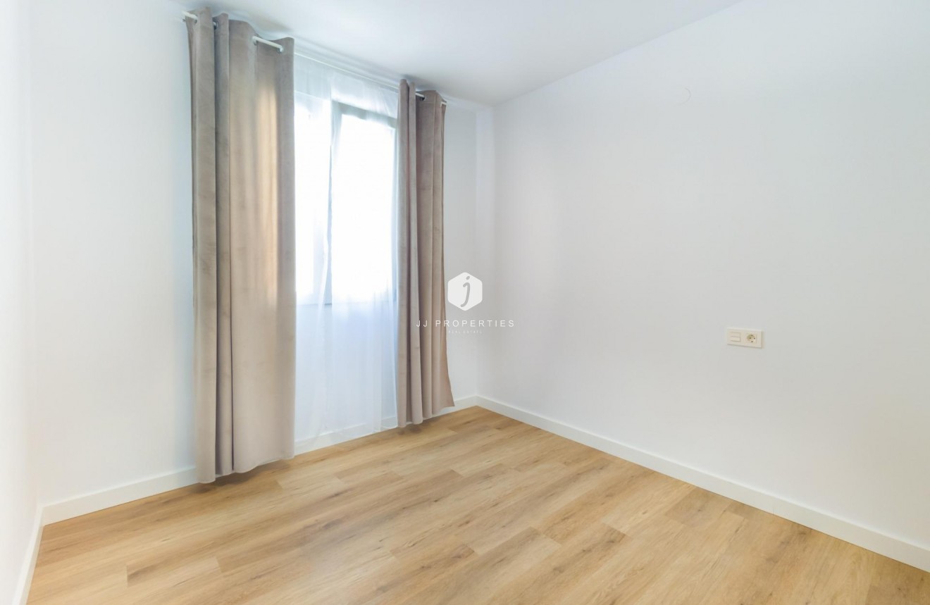 D'occasion - Appartement -
Torrevieja - Playa del Cura