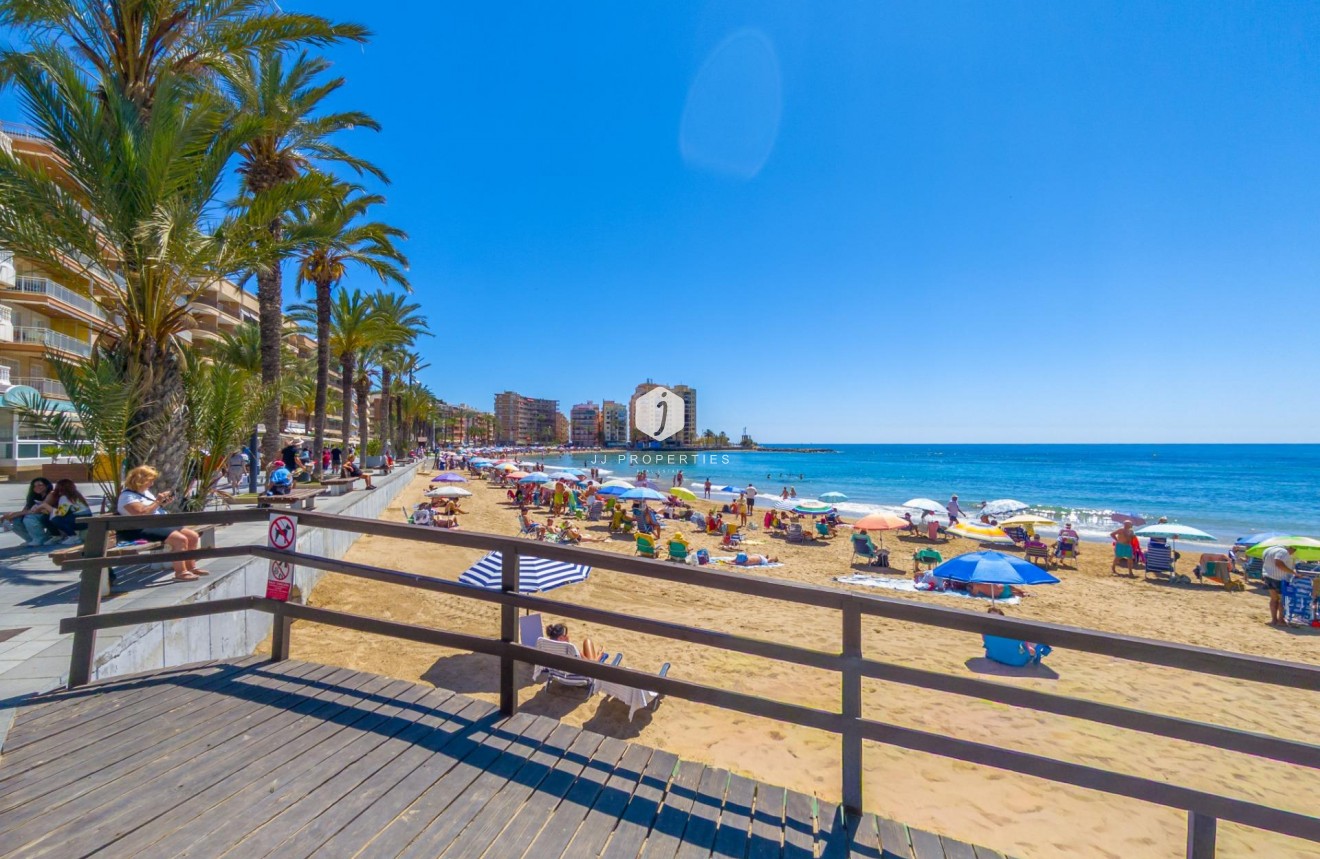 D'occasion - Appartement -
Torrevieja - Playa del Cura
