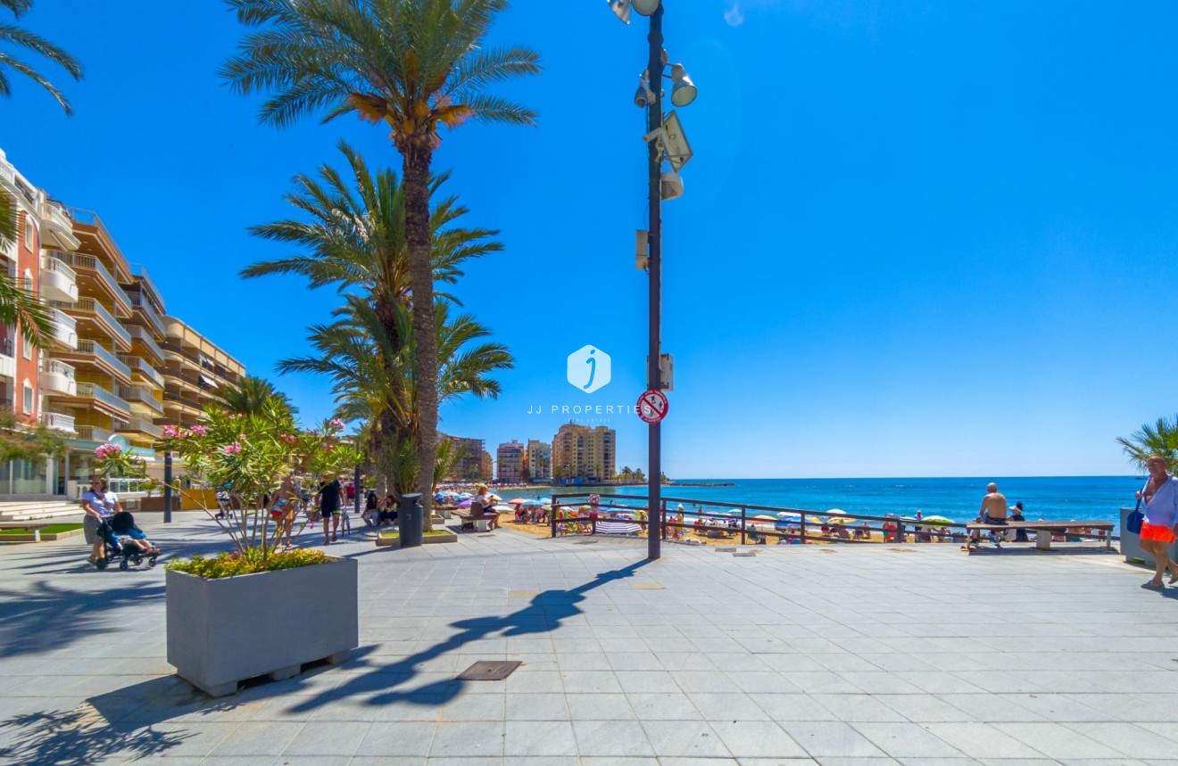 D'occasion - Appartement -
Torrevieja - Playa del Cura