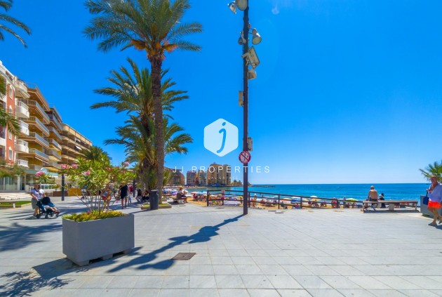 D'occasion - Appartement -
Torrevieja - Playa del Cura