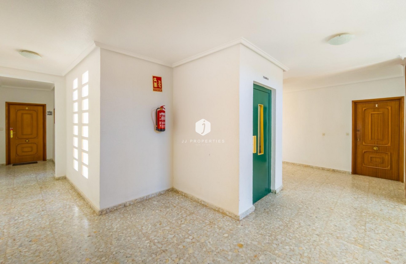 D'occasion - Appartement -
Torrevieja - Playa del Cura