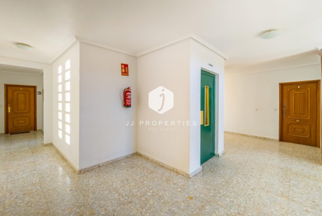D'occasion - Appartement -
Torrevieja - Playa del Cura