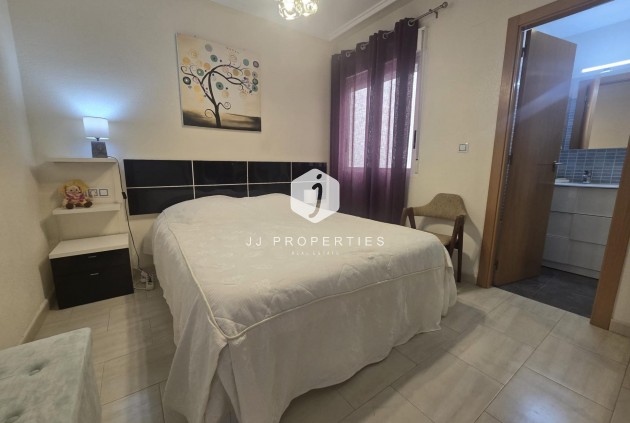Resale - Apartment / flat -
Torrevieja - Centro