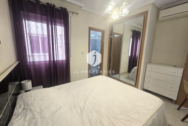 Resale - Apartment / flat -
Torrevieja - Centro
