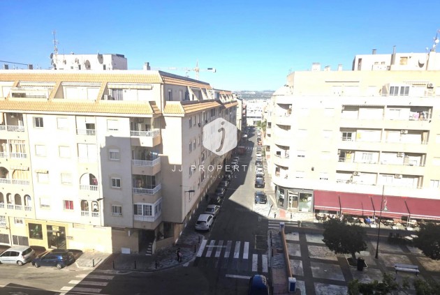 Resale - Apartment / flat -
Torrevieja - Centro
