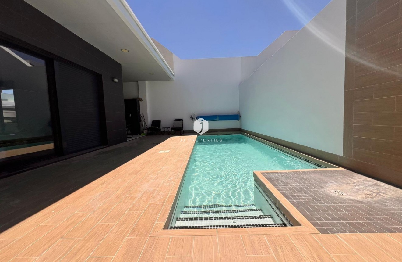 Z drugiej ręki - Villa -
Orihuela Costa - Lomas de Cabo Roig