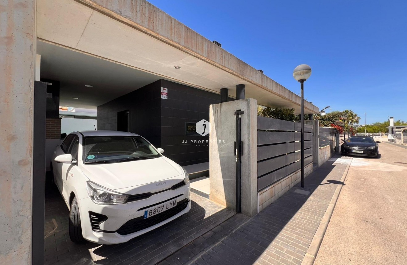 Z drugiej ręki - Villa -
Orihuela Costa - Lomas de Cabo Roig