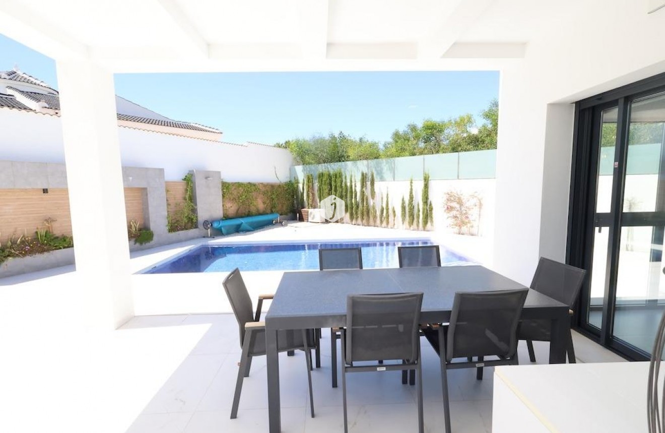 D'occasion - Villa -
Rojales - Inland