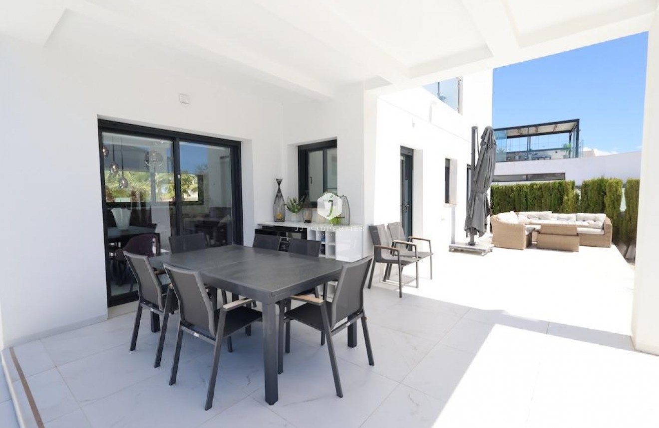 D'occasion - Villa -
Rojales - Inland