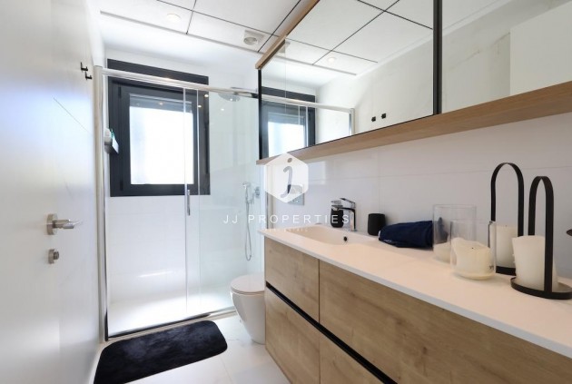 D'occasion - Villa -
Rojales - Inland