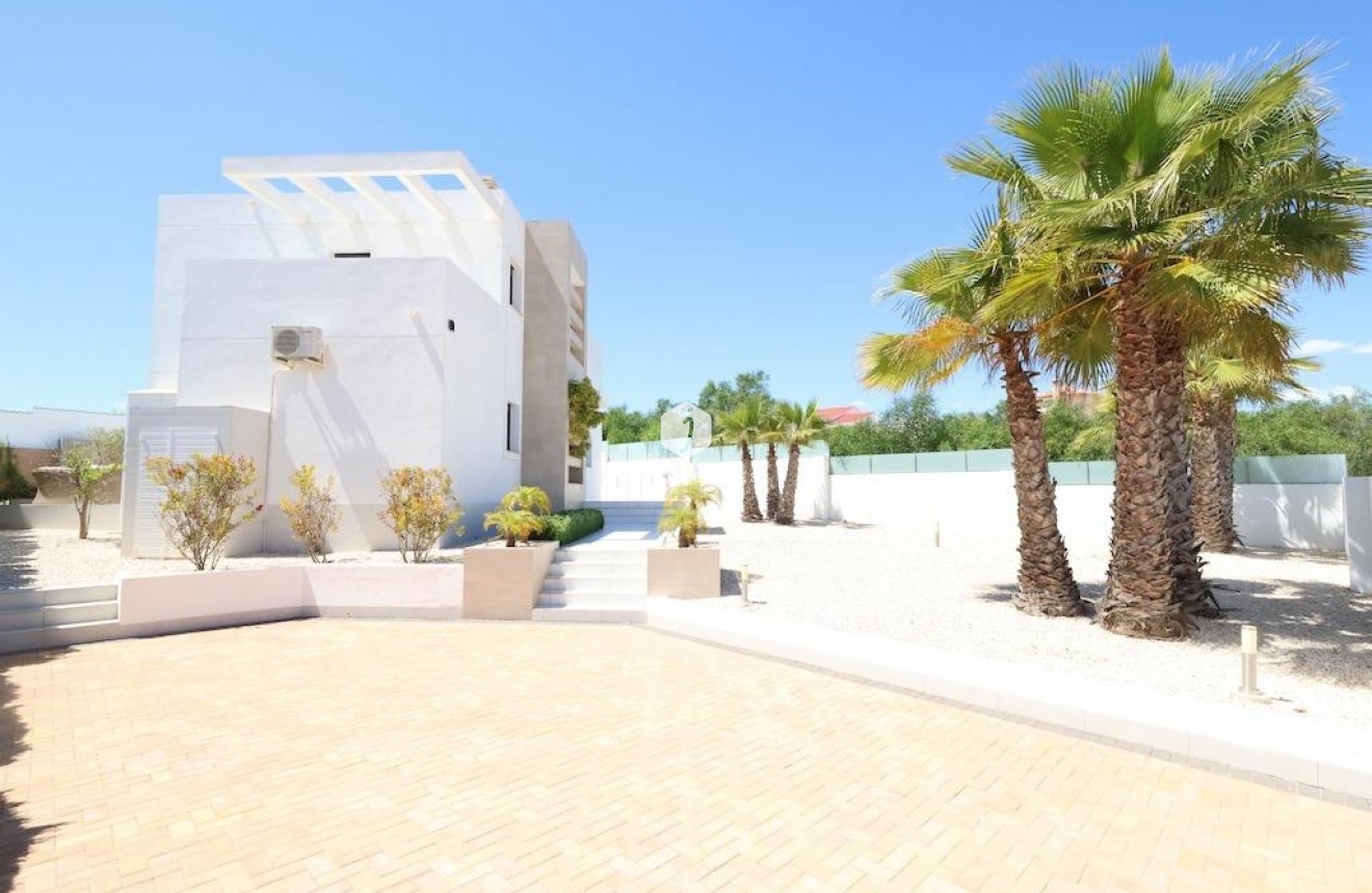 D'occasion - Villa -
Rojales - Inland