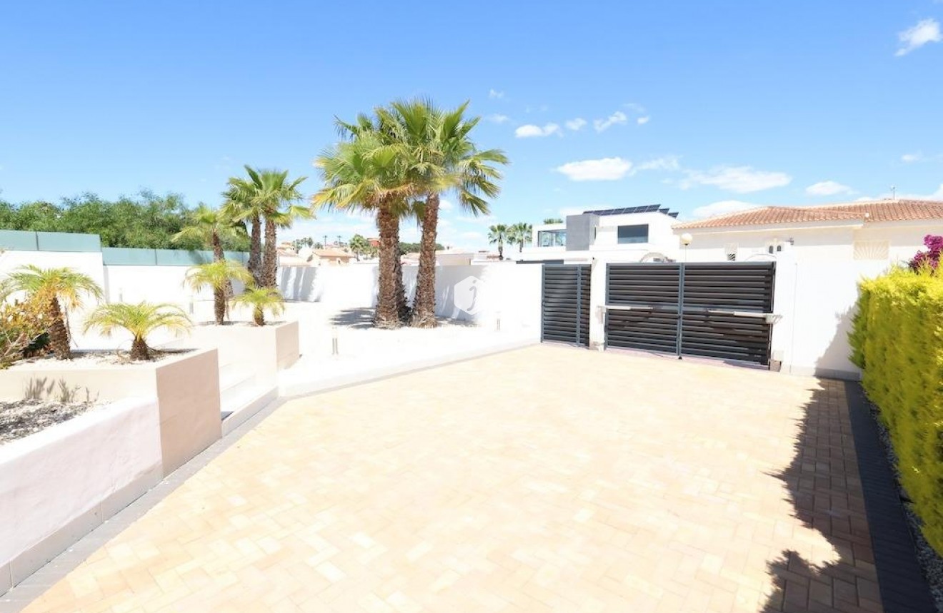 D'occasion - Villa -
Rojales - Inland