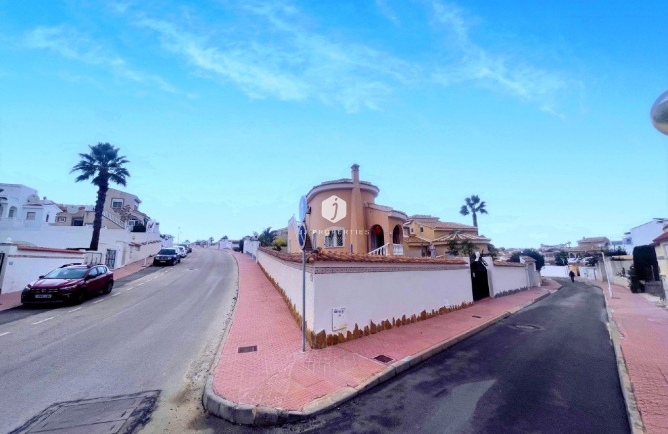 D'occasion - Villa -
Ciudad Quesada - Costa Blanca