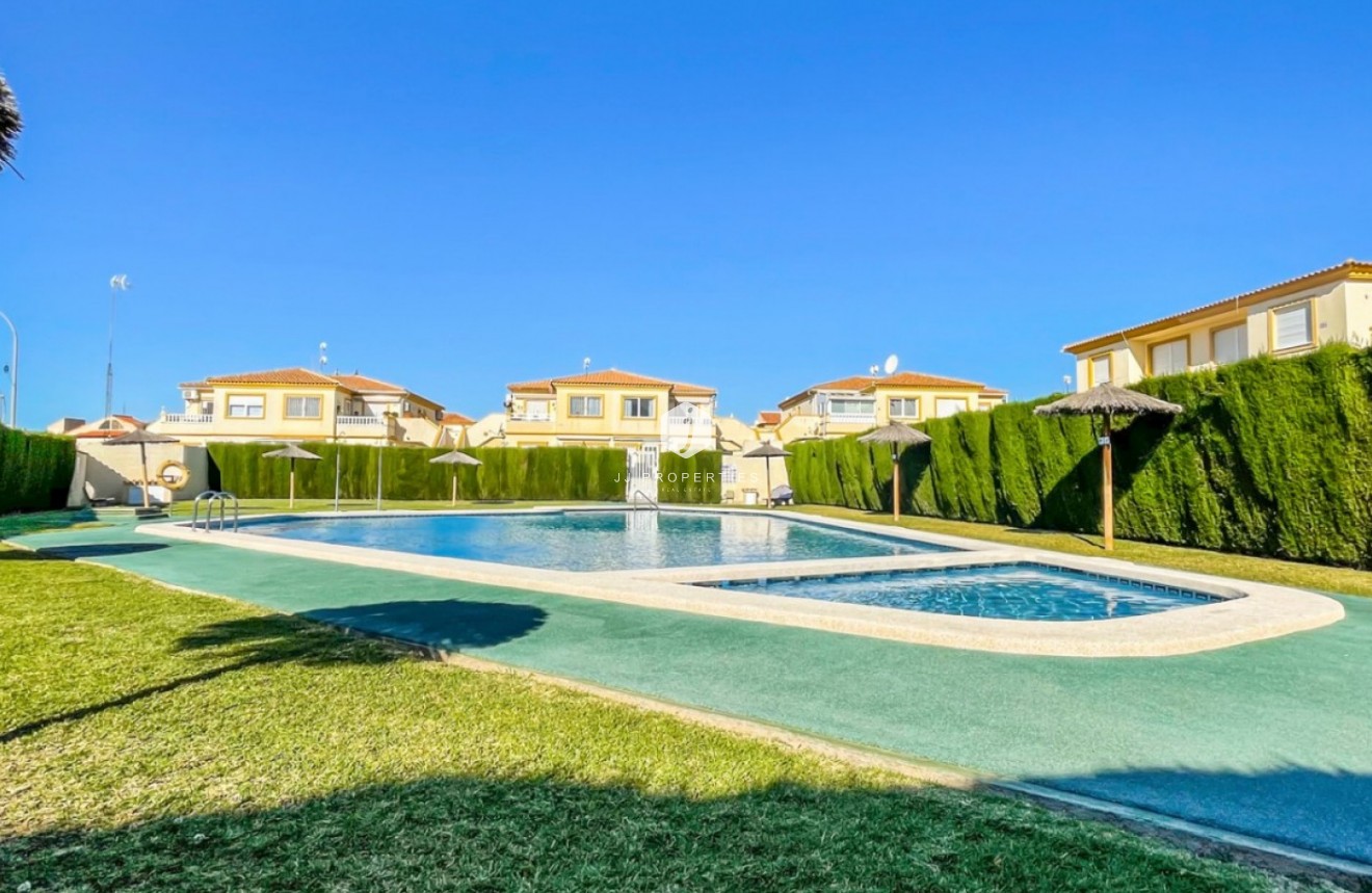 D'occasion - Bungalow -
Orihuela Costa - Costa Blanca