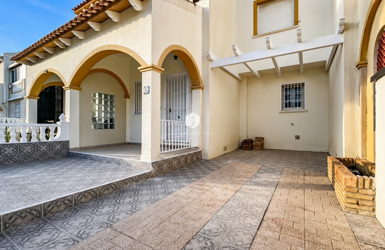 Resale - Chalet -
Orihuela Costa - Costa Blanca