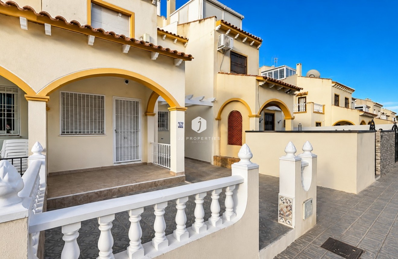 Resale - Chalet -
Orihuela Costa - Costa Blanca