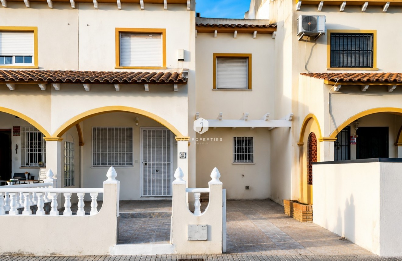 Resale - Chalet -
Orihuela Costa - Costa Blanca