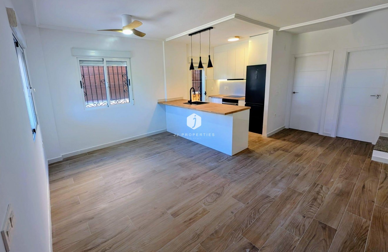 Resale - Villa -
Orihuela Costa - Costa Blanca