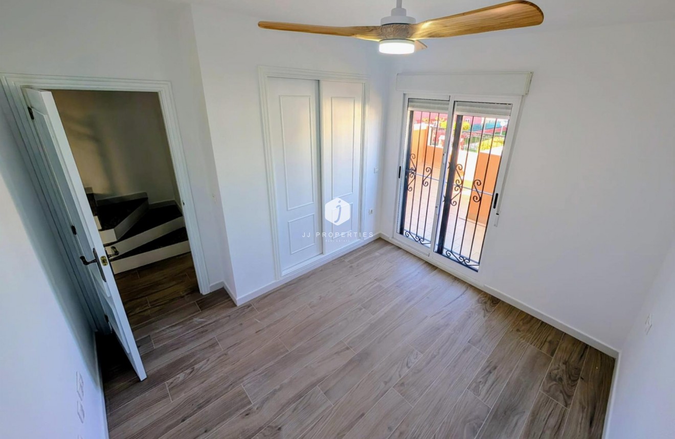 Resale - Villa -
Orihuela Costa - Costa Blanca