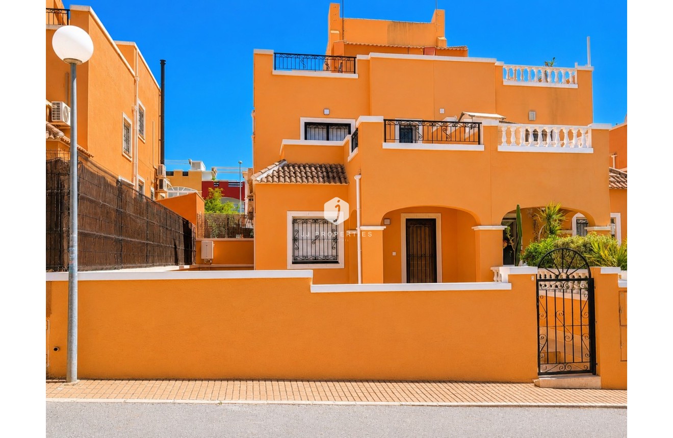 Resale - Villa -
Orihuela Costa - Costa Blanca