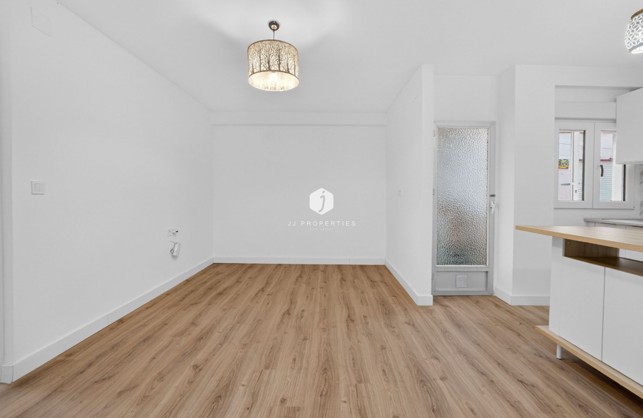 Resale - Apartment / flat -
Torrevieja - Centro