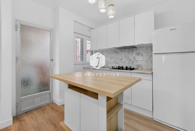 Resale - Apartment / flat -
Torrevieja - Centro