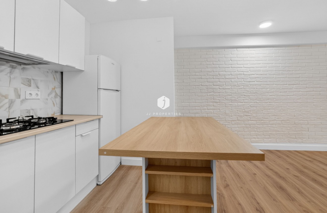 Resale - Apartment / flat -
Torrevieja - Centro