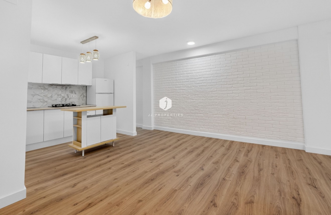 Resale - Apartment / flat -
Torrevieja - Centro