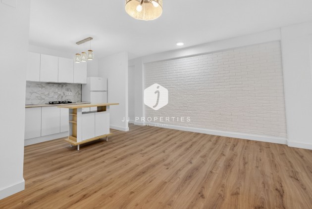 Resale - Apartment / flat -
Torrevieja - Centro