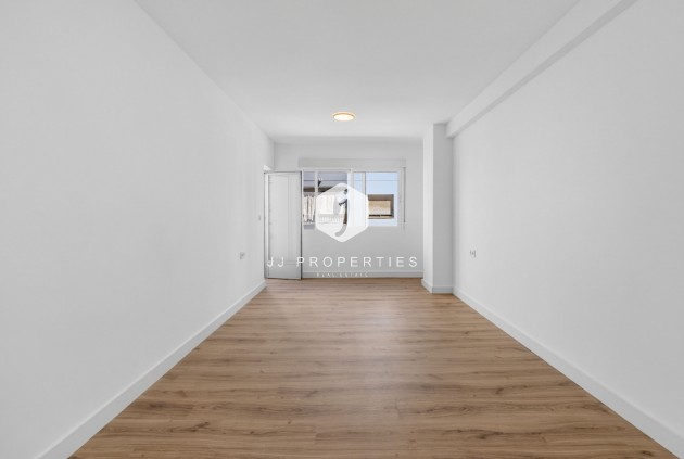 Resale - Apartment / flat -
Torrevieja - Centro