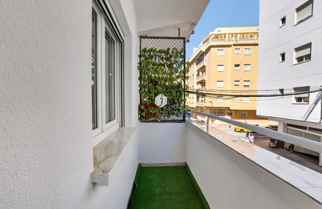Resale - Apartment / flat -
Torrevieja - Centro