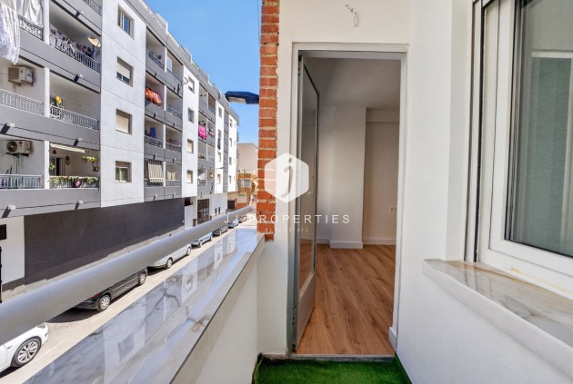 Resale - Apartment / flat -
Torrevieja - Centro
