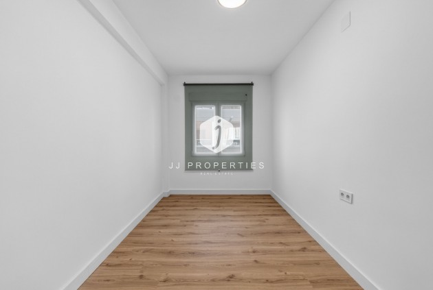 Resale - Apartment / flat -
Torrevieja - Centro