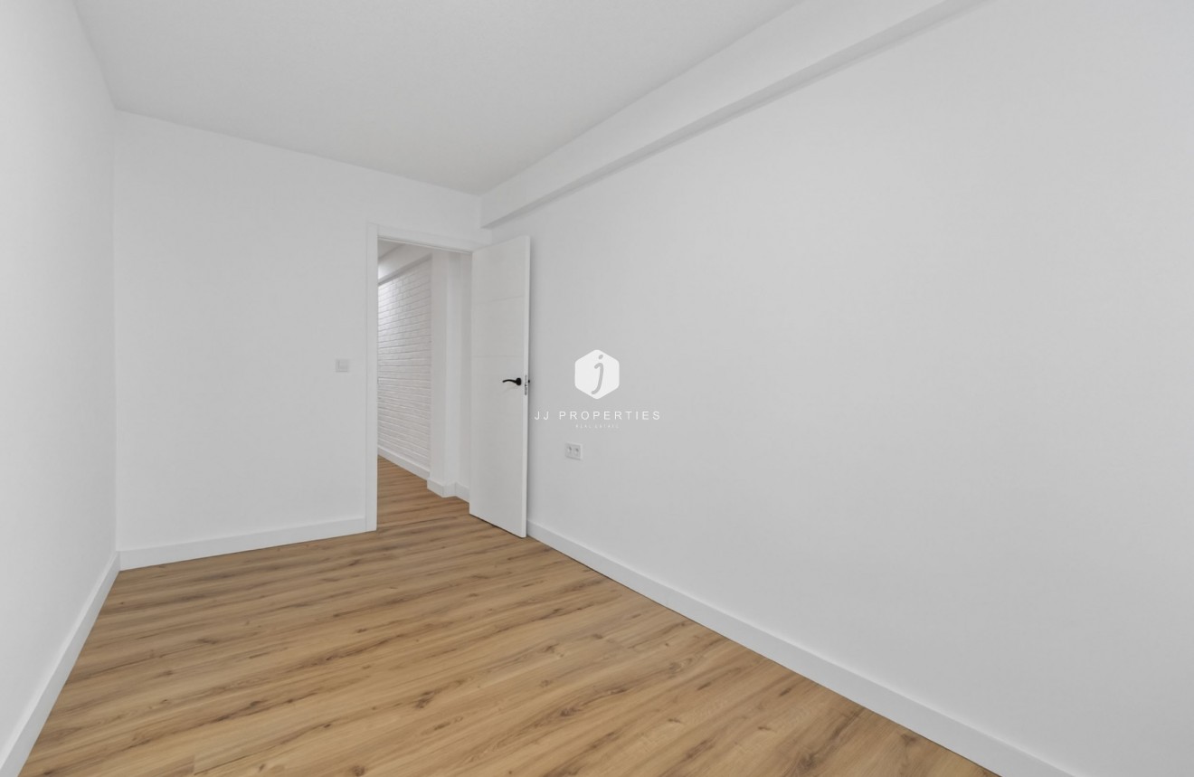 Resale - Apartment / flat -
Torrevieja - Centro