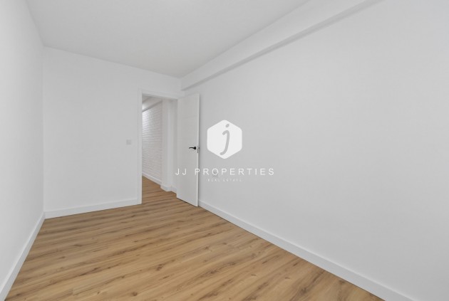 Resale - Apartment / flat -
Torrevieja - Centro